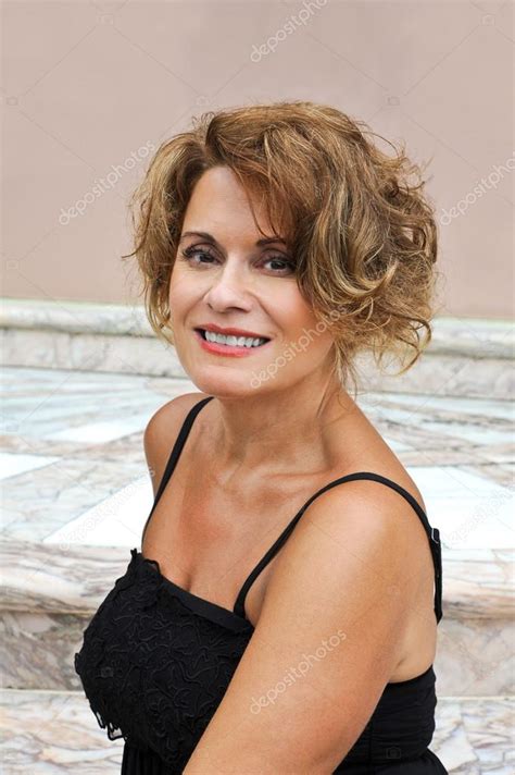 images of mature ladies|Beautiful Older Women Images – Browse 156,409 Stock Photos,。